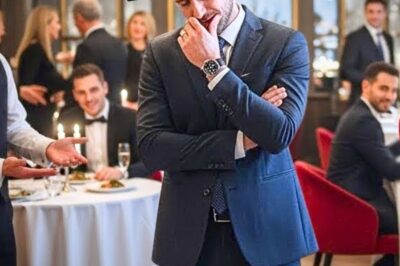 Einsamer Millionär bekommt an Silvester keinen Tisch – dann winkt ihm eine alleinerziehende Mutter D